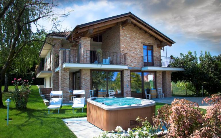 LR Home Villa Laura1 768x480